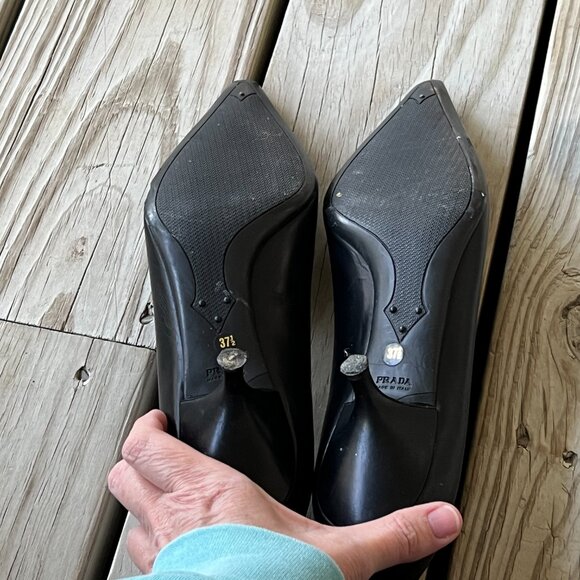 Prada kitten heels vintage black leather brown logo plate 37.5 7 pointed toe - Picture 3 of 12